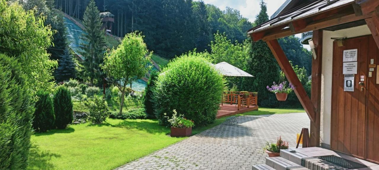 Rodinny "Hotel U Mustku" เดสนา ภายนอก รูปภาพ