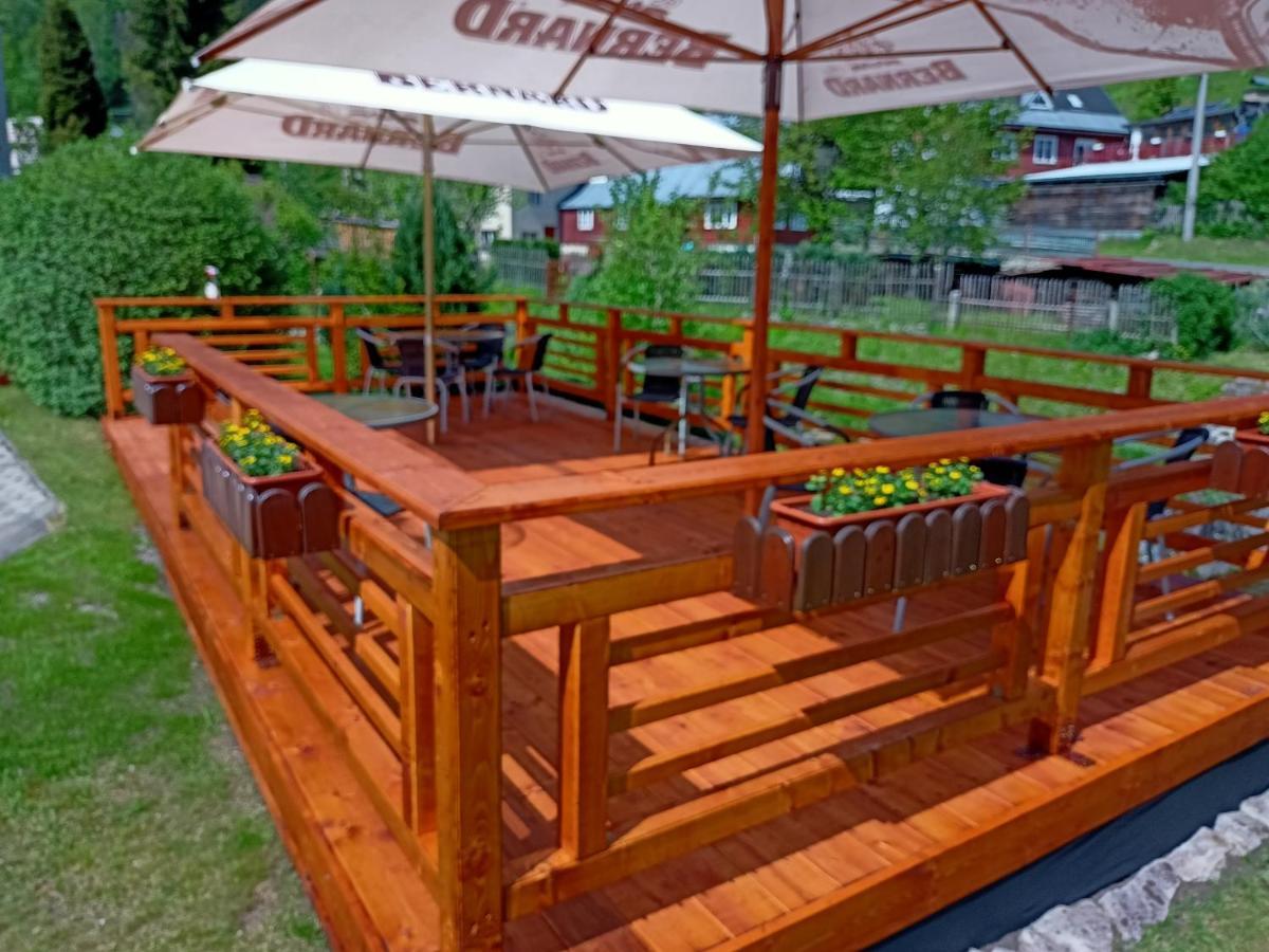 Rodinny "Hotel U Mustku" เดสนา ภายนอก รูปภาพ