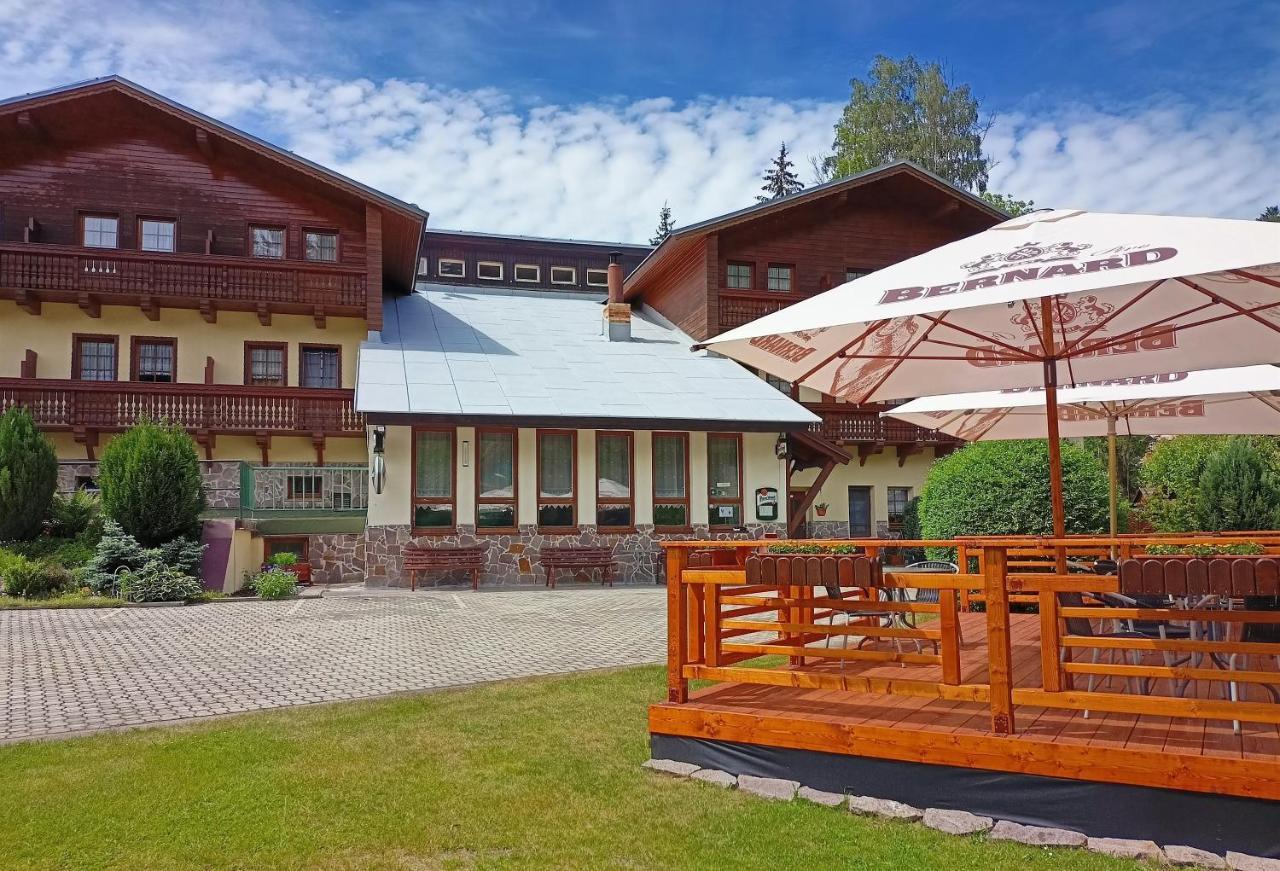 Rodinny "Hotel U Mustku" เดสนา ภายนอก รูปภาพ