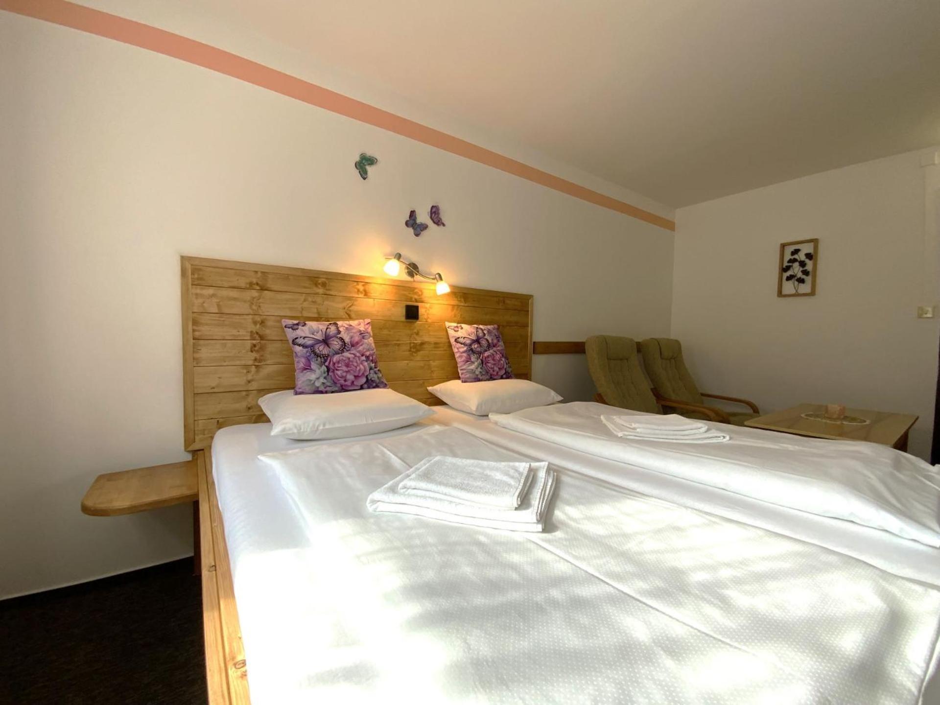 Rodinny "Hotel U Mustku" เดสนา ภายนอก รูปภาพ