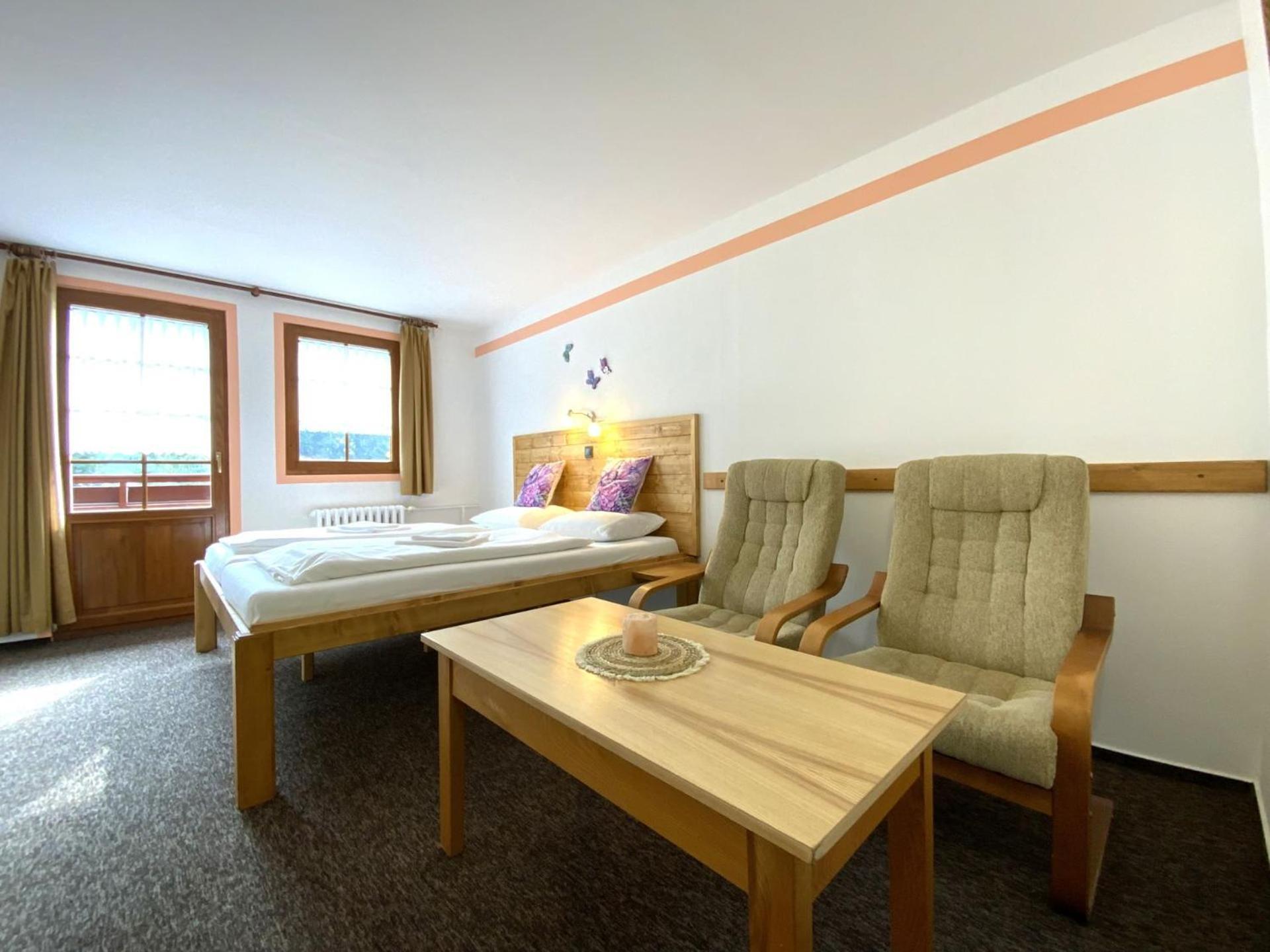 Rodinny "Hotel U Mustku" เดสนา ภายนอก รูปภาพ