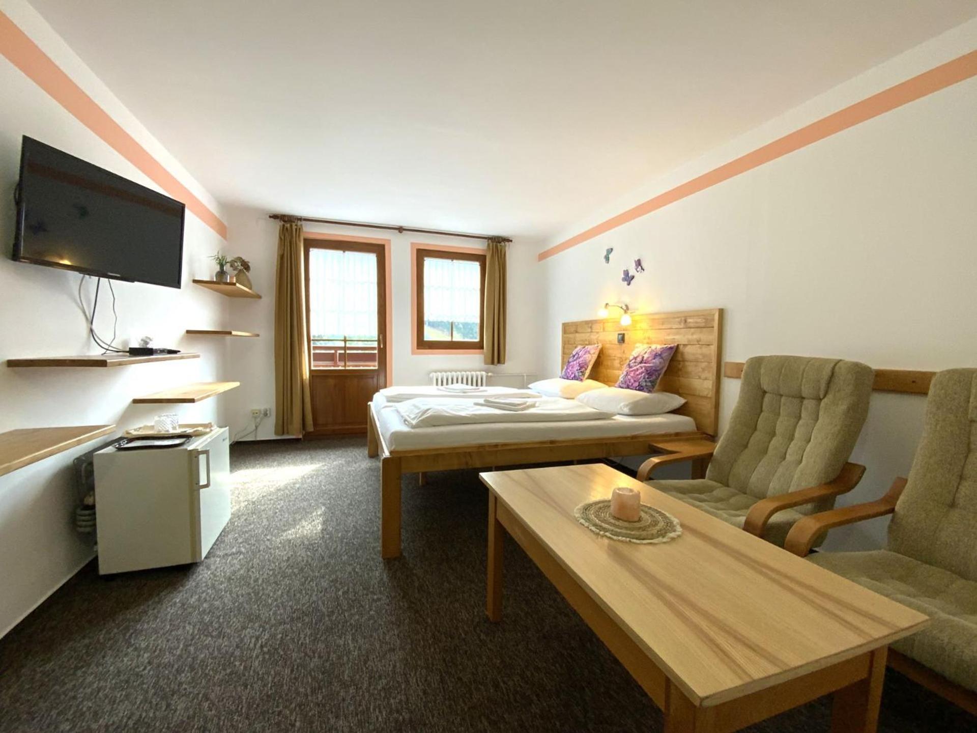Rodinny "Hotel U Mustku" เดสนา ภายนอก รูปภาพ