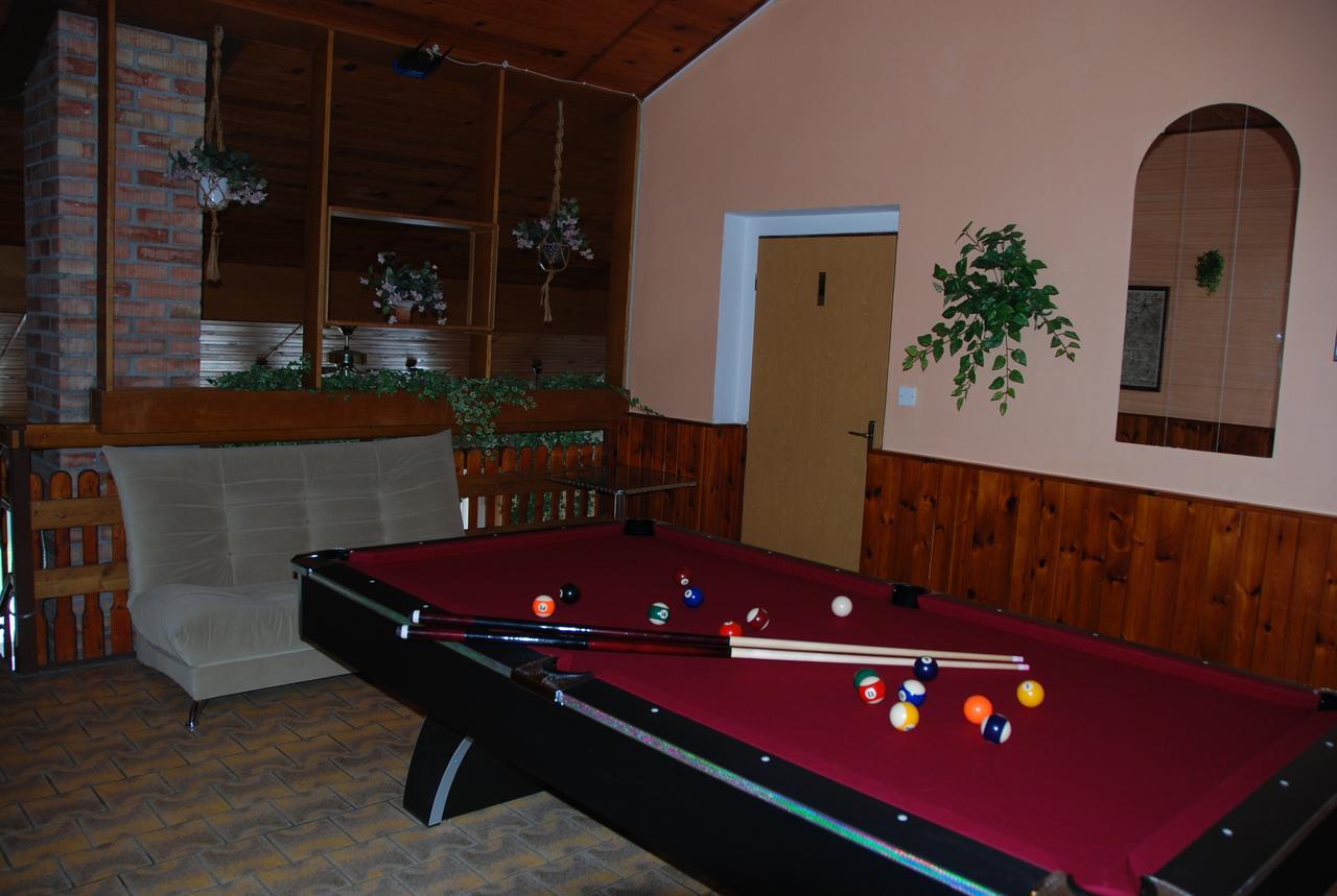 Rodinny "Hotel U Mustku" เดสนา ภายนอก รูปภาพ