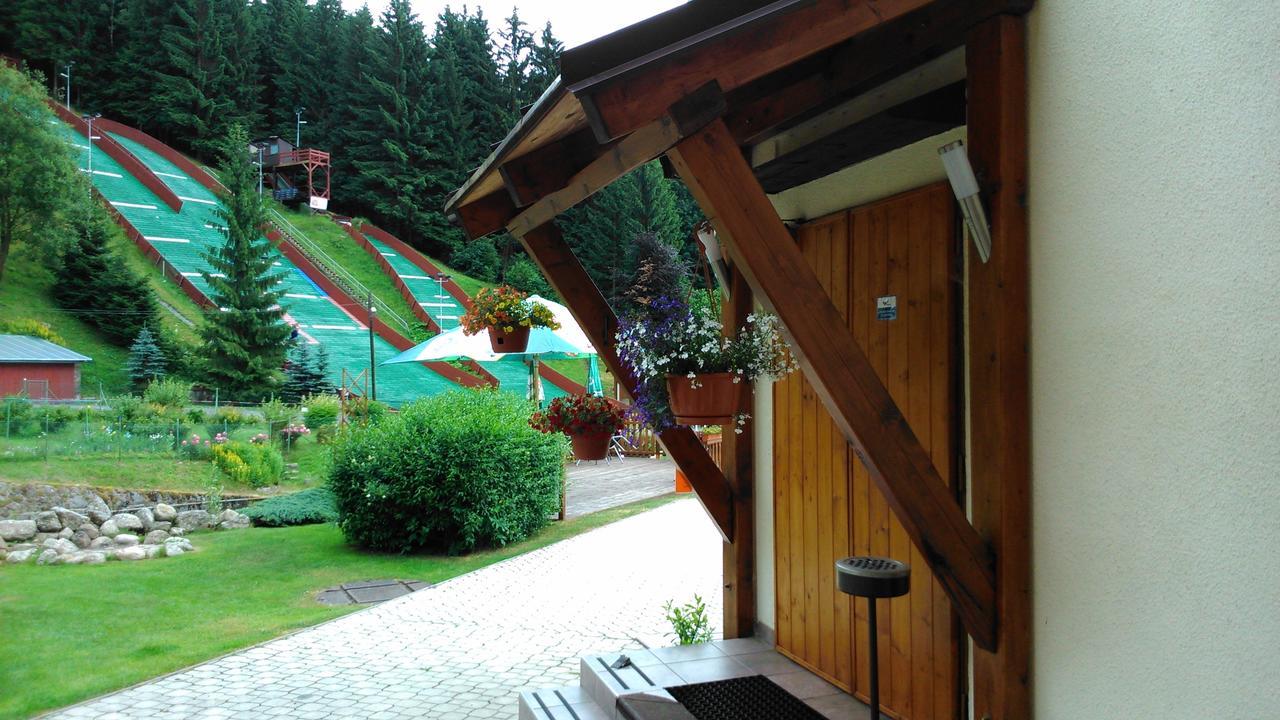 Rodinny "Hotel U Mustku" เดสนา ภายนอก รูปภาพ
