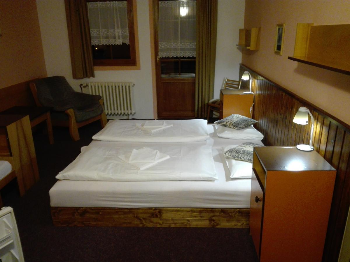 Rodinny "Hotel U Mustku" เดสนา ภายนอก รูปภาพ