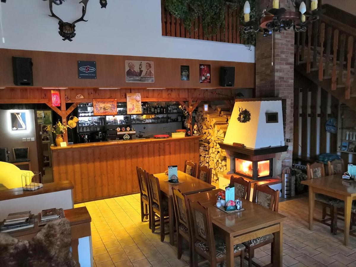 Rodinny "Hotel U Mustku" เดสนา ภายนอก รูปภาพ