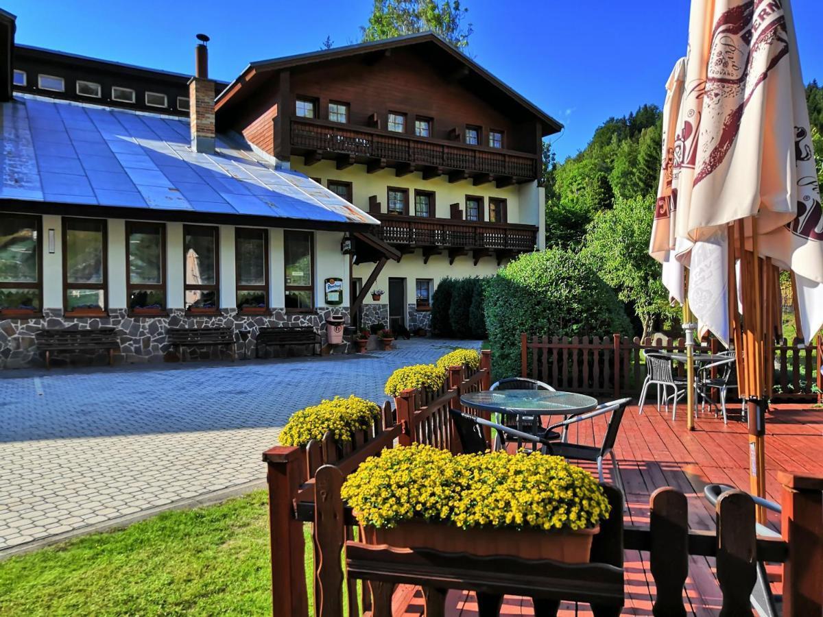 Rodinny "Hotel U Mustku" เดสนา ภายนอก รูปภาพ